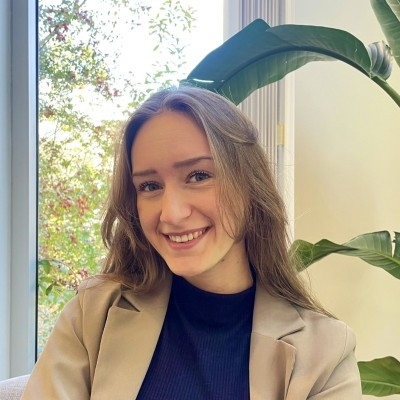 Stichting Ouderwijs richt zich op ouders en verzorgers van jeugd die op de wachtlijst staan voor ambulante specialistische jeugdhulp waarvoor een verwijzing nodig is.