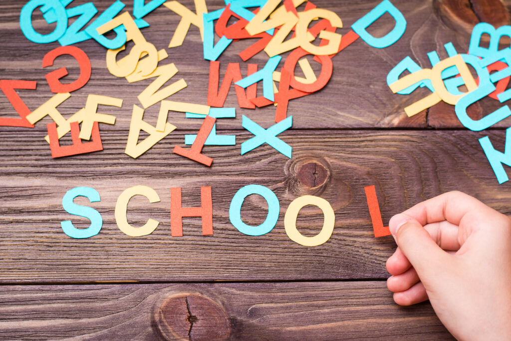 Stichting Ouderwijs richt zich op ouders en verzorgers van jeugd die op de wachtlijst staan voor ambulante specialistische jeugdhulp waarvoor een verwijzing nodig is.