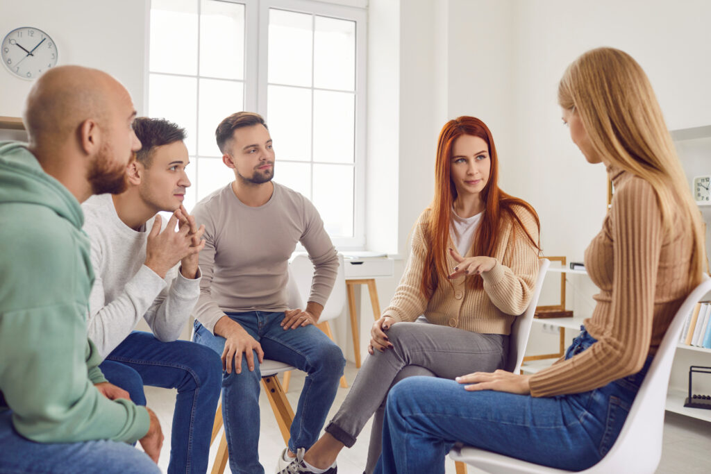Stichting Ouderwijs richt zich op ouders en verzorgers van jeugd die op de wachtlijst staan voor ambulante specialistische jeugdhulp waarvoor een verwijzing nodig is.