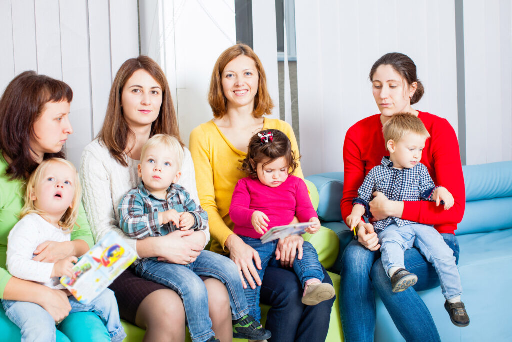 Stichting Ouderwijs richt zich op ouders en verzorgers van jeugd die op de wachtlijst staan voor ambulante specialistische jeugdhulp waarvoor een verwijzing nodig is.